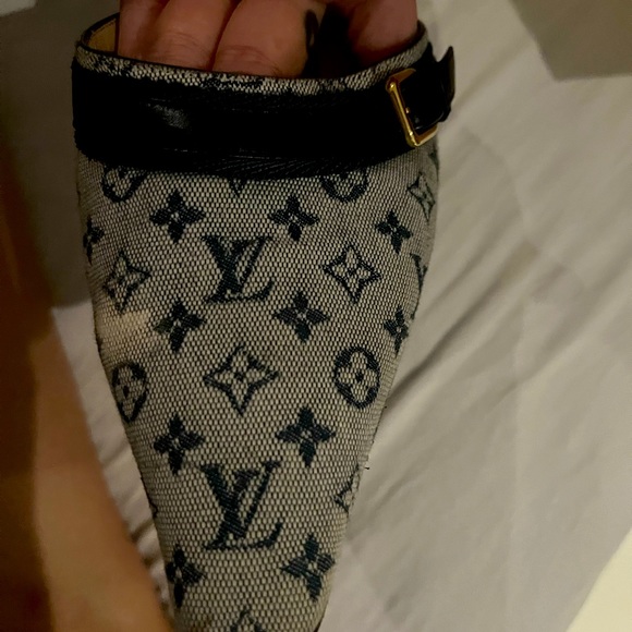 Authentic Louis Vuitton shoes - Picture 2 of 8